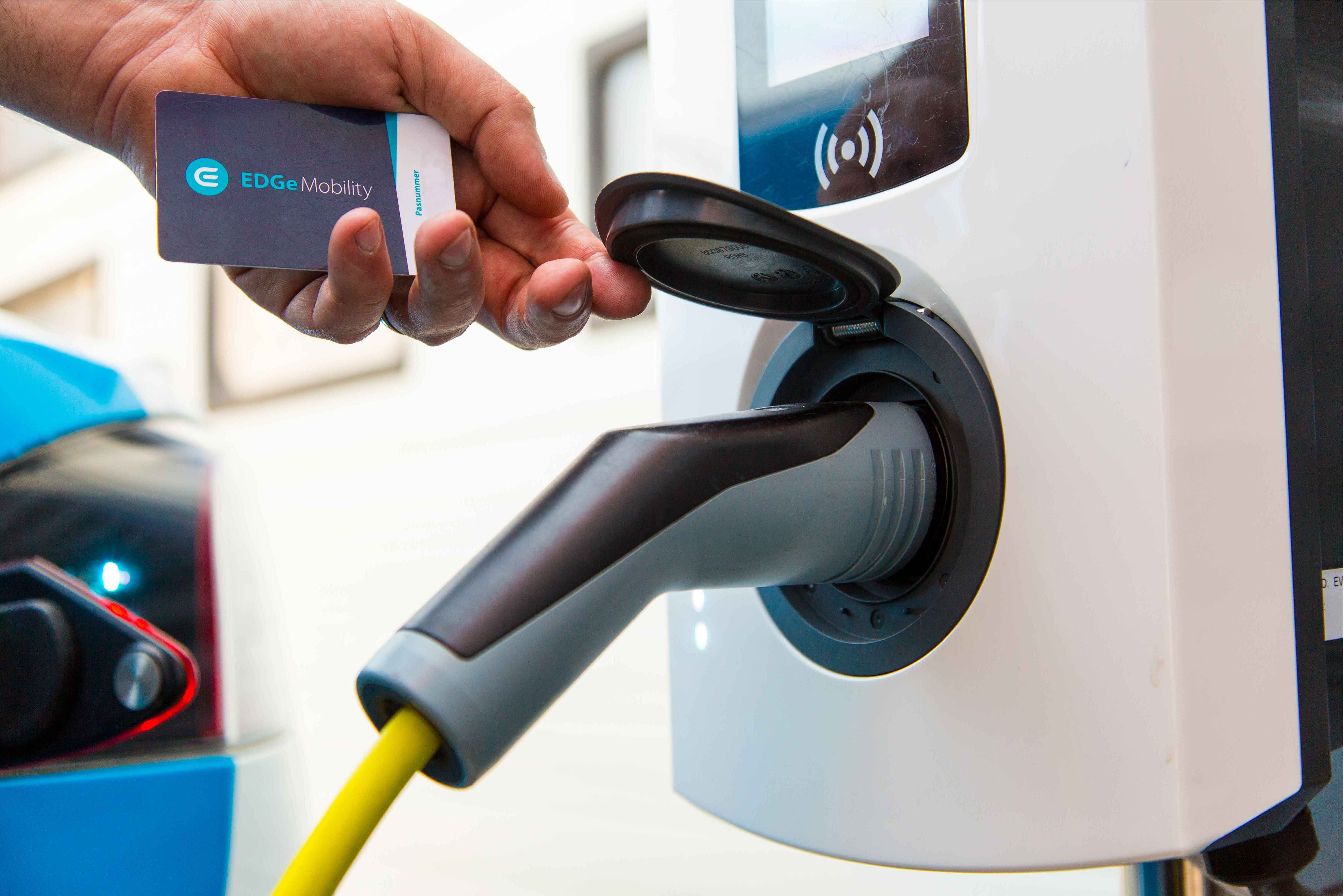Auto Kort EDGe Mobility laadpaal