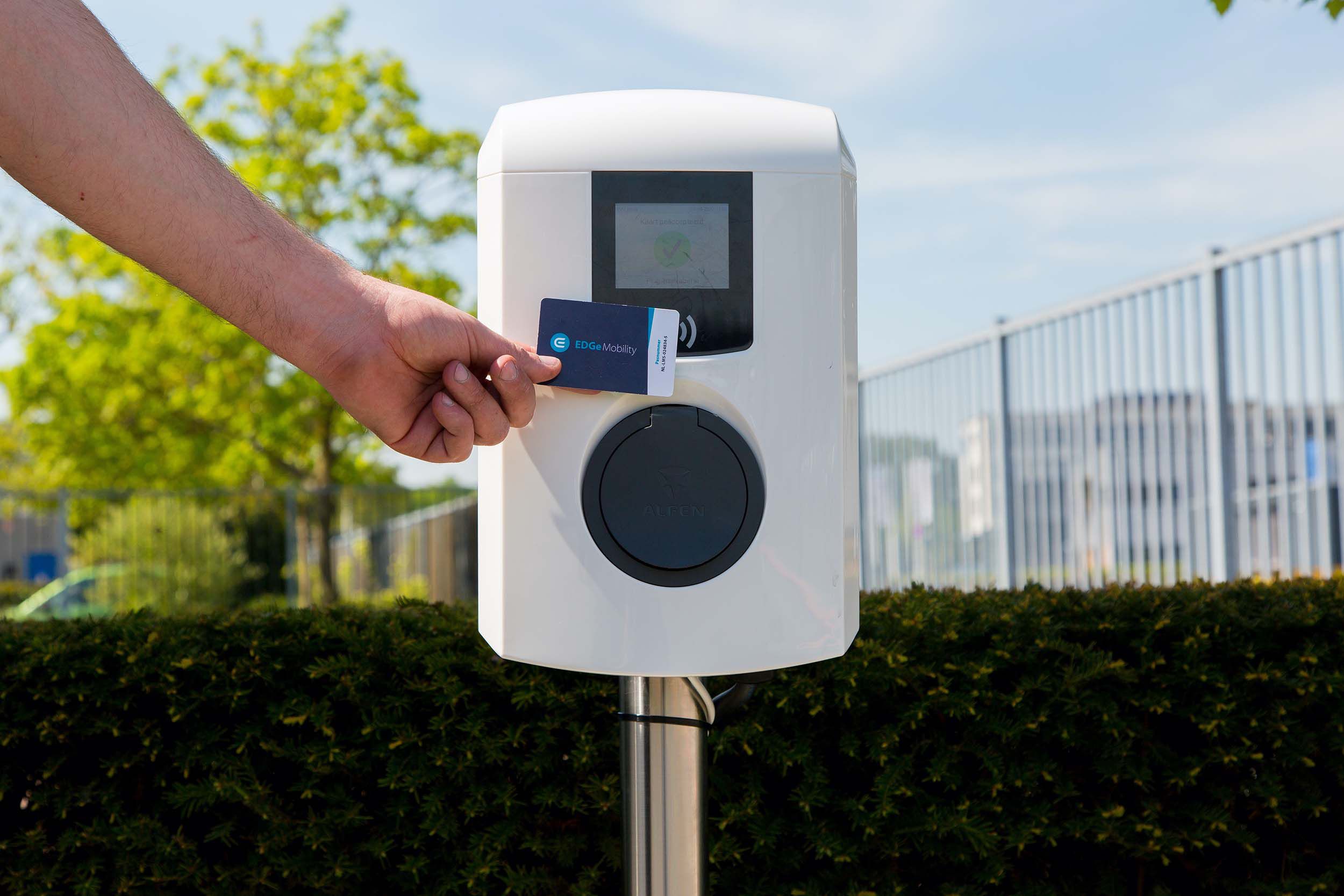 Auto Kort EDGe Mobility laadpaal